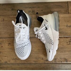 LIKE NEW Nike air max 270 in white
